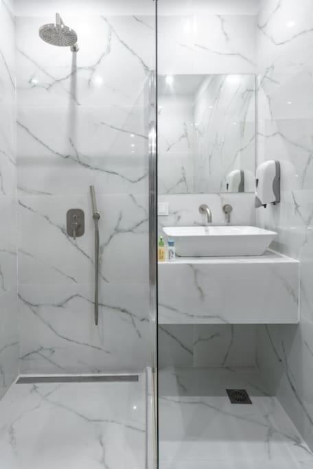 Modern, Quite 1-Bdr Apt 5 Min Walk To Acropolis Афины Экстерьер фото